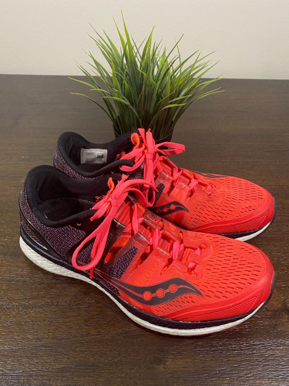 Saucony Liberty ISO Women's Stability Running Shoes Coral Black Women's Size 11